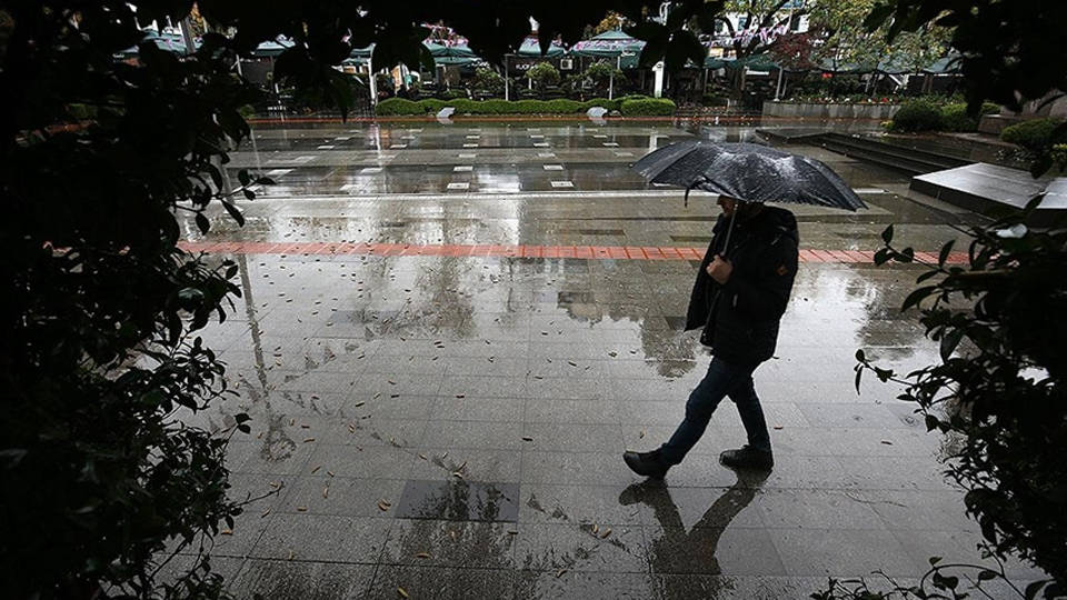 Meteoroloji den 9 kent için uyarı Yağmur ve fırtına geliyor İstanbul