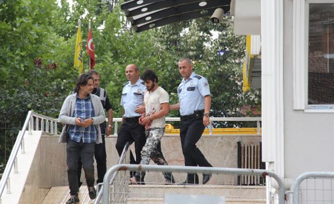 Bıçaklayıp polise teslim oldu