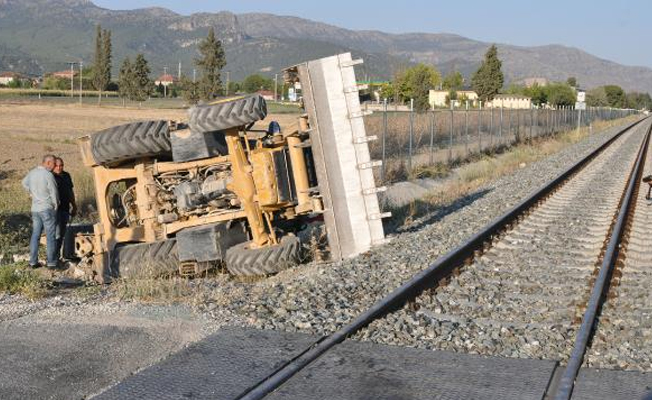 Yolcu Treni I Makinesine Arpt Yaral