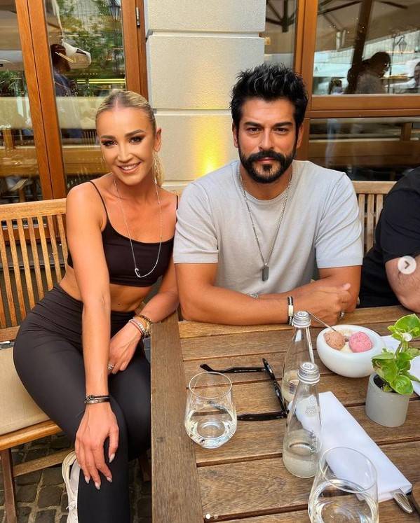 burak Özçivit ten playboy yıldızlarıyla poz fahriye evcen görmesin