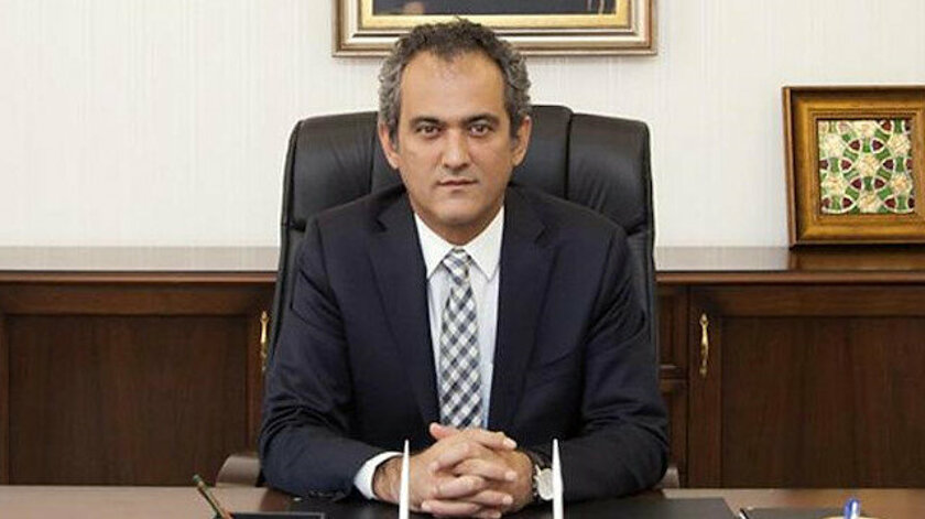 Yeni Milli Eğitim Bakanı Mahmut Özer, eski görevinden istifa etti