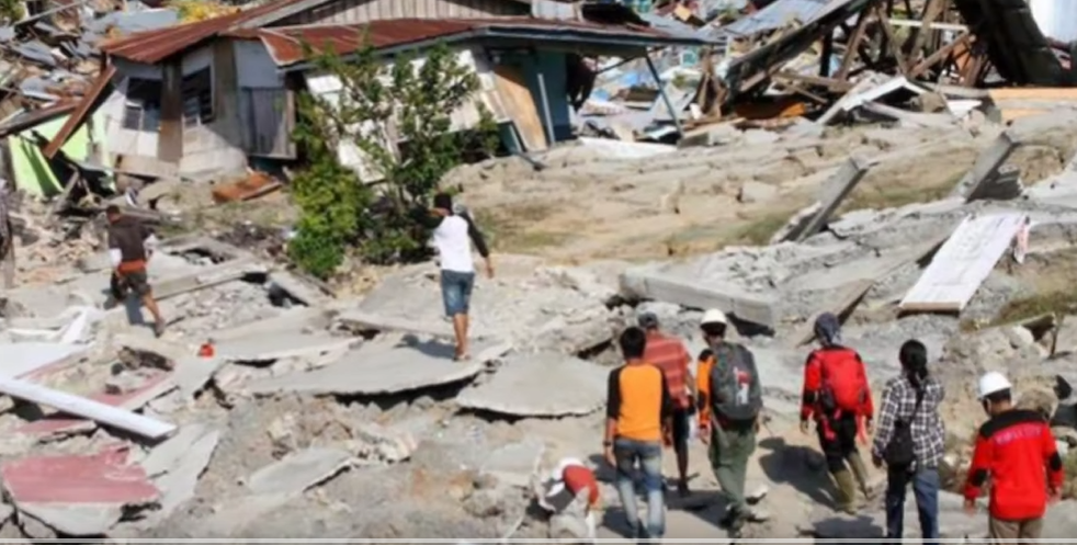 Endonezya'da şiddetli deprem! Onlarca ölü, 1000'e yakın yaralı