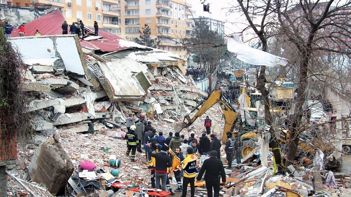 Kandilli Rasathanesi'nden deprem açıklaması: 3 farklı şok ile 80 saniyeden uzun sürdü