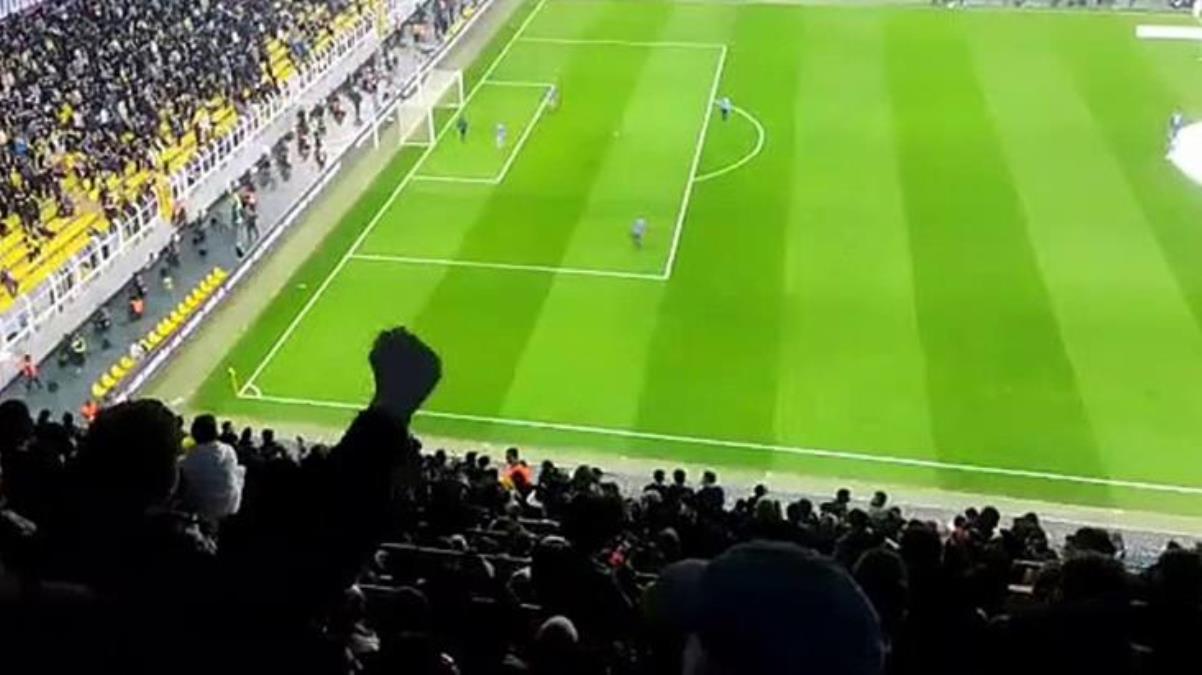 Fenerbahçe taraftarlarına "hükümet istifa" tebligatı!