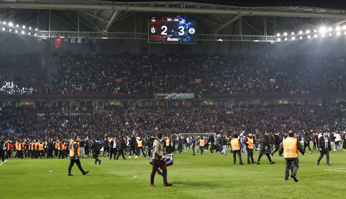 Trabzonspor - Fenerbahçe sevkleri seçim sonrasına bırakıldı!