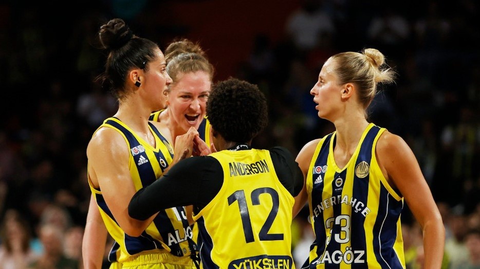 Fenerbahçe üst üste ikinci kez EuroLeague şampiyonu!