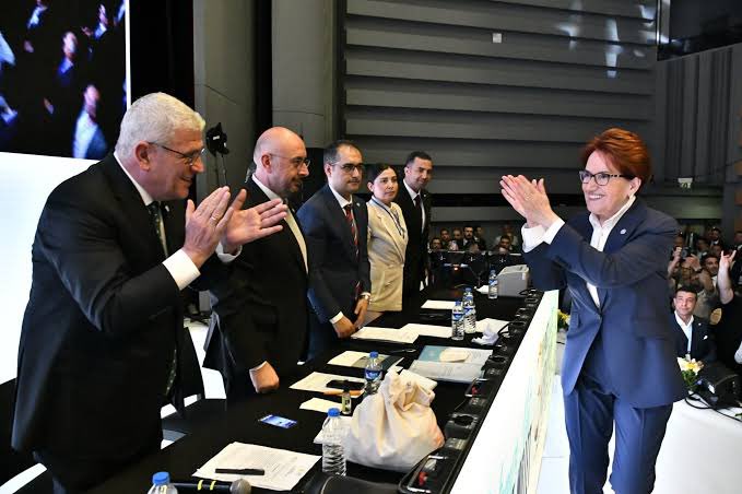 Meral Akşener, Müsavat Dervişoğlu'nu tebrik etti