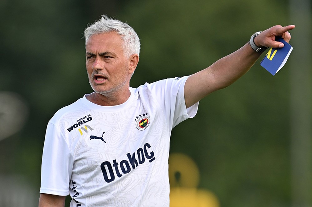 Mourinho 9 futbolcunun biletini kesti!